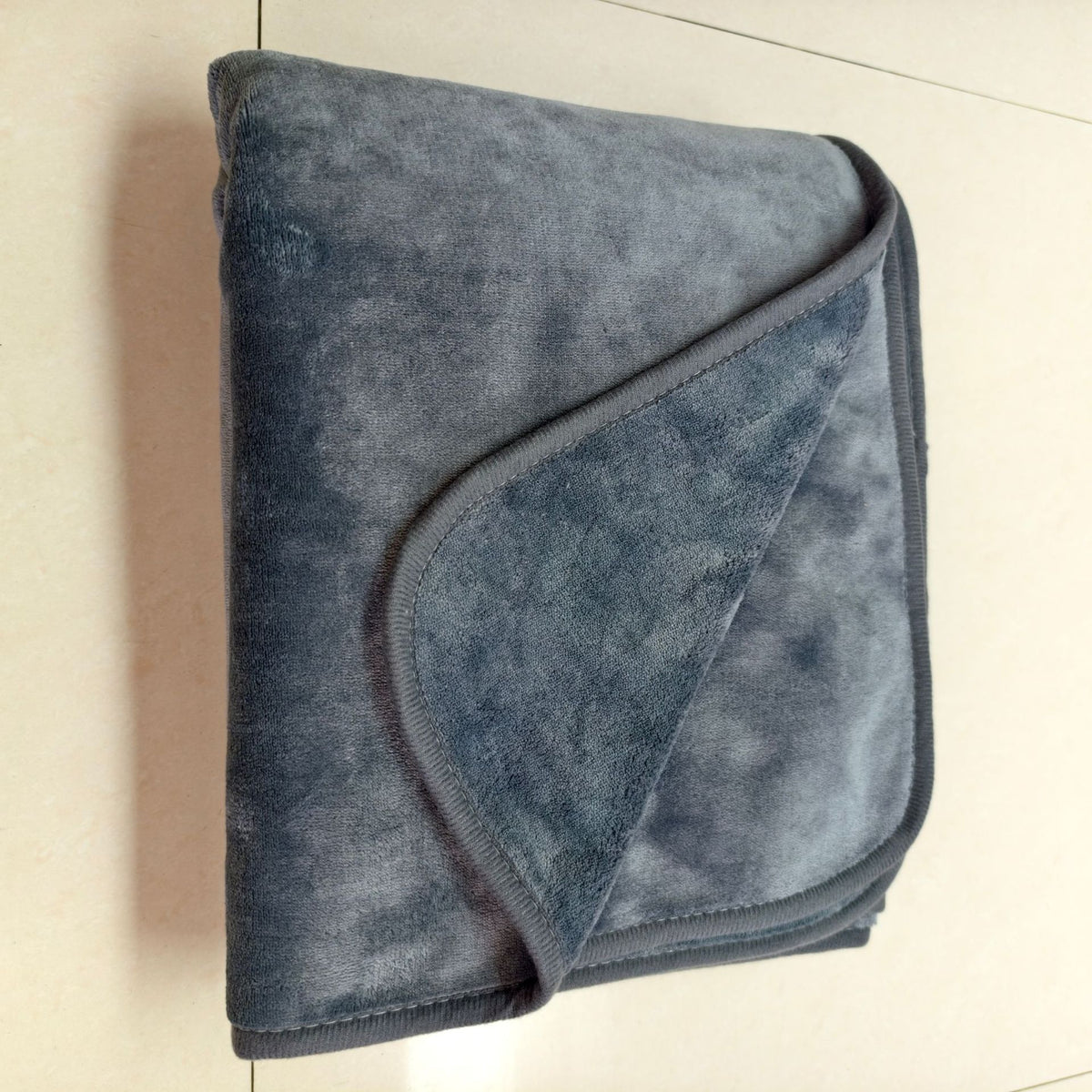 Waterproof Dual-Sided Flannel Pet Blanket